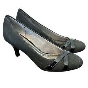 LIFE STRIDE GRAY & BLACK SUEDE PASCAL PUMP SIZE 8